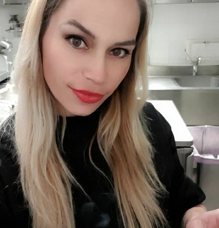 Beatrix69x's Offline Chat Room