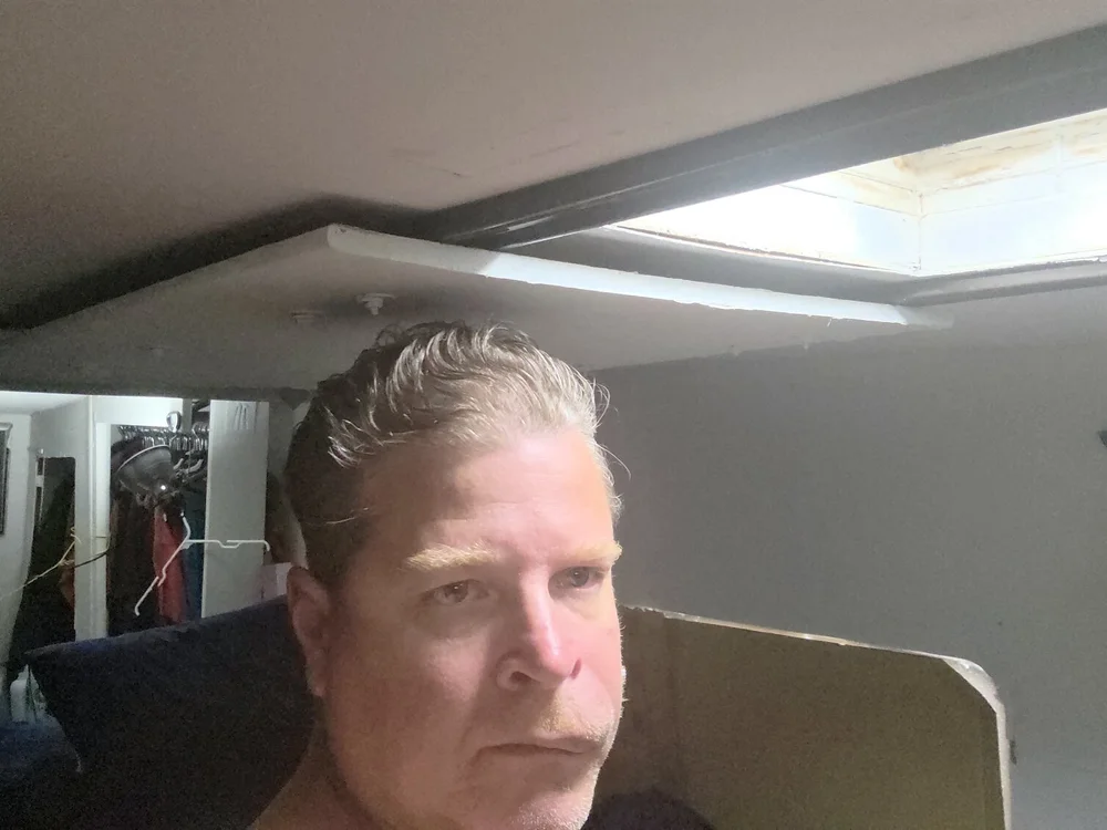 Cubanman777's Offline Chat Room