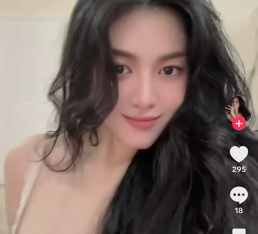 Bella_wett Chat XXX Ngoại tuyến