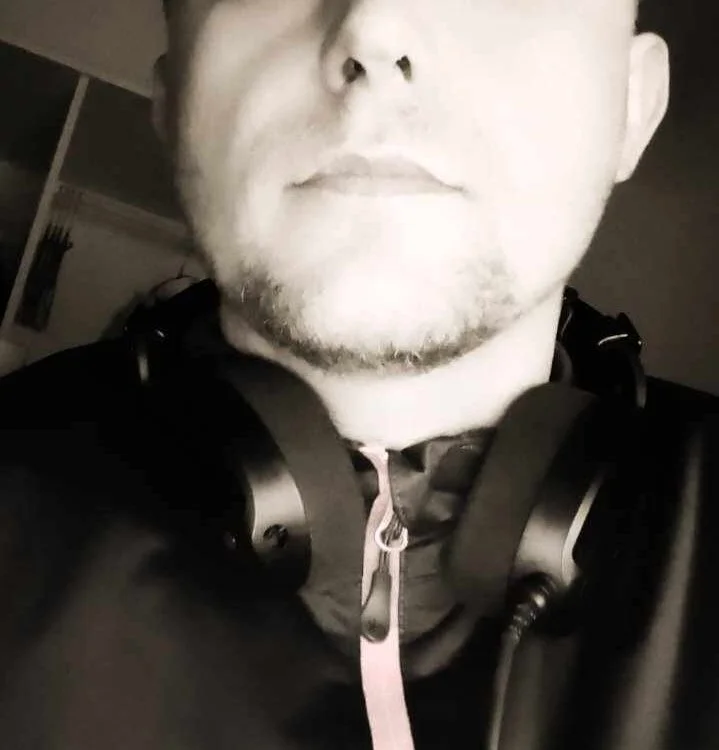 adoni29 offline XXX-chat