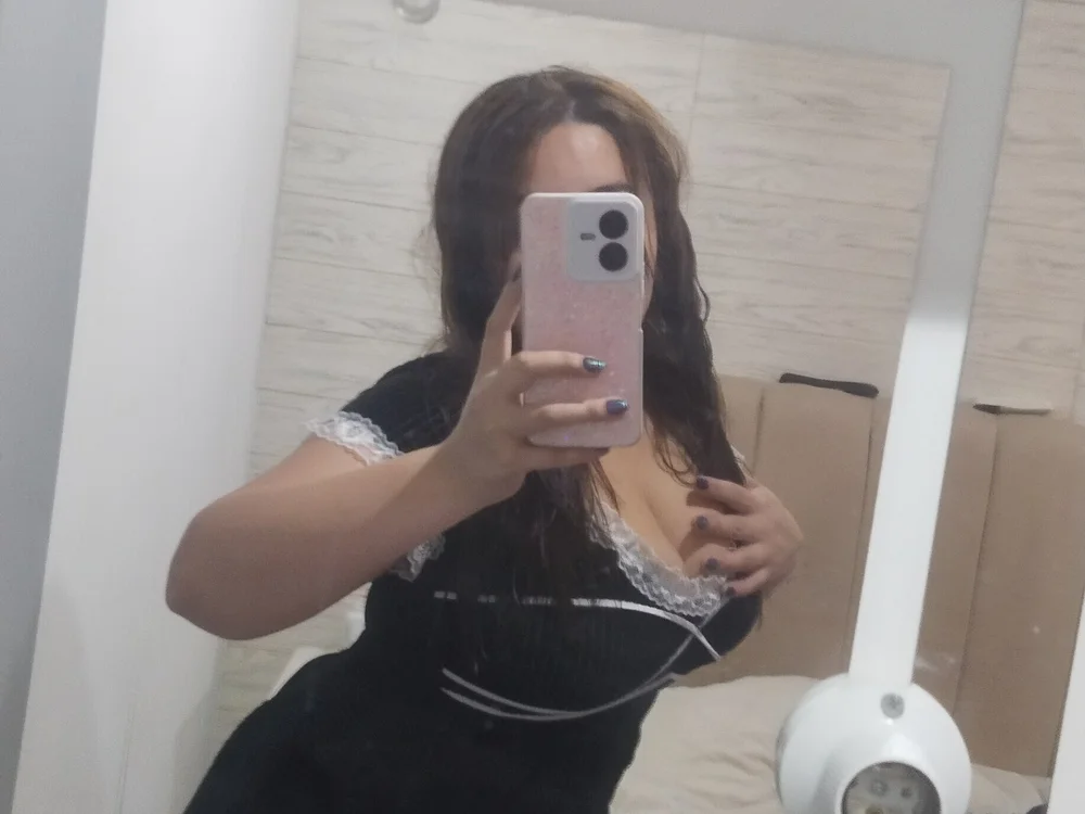 -Emilia26's Offline Chat Room