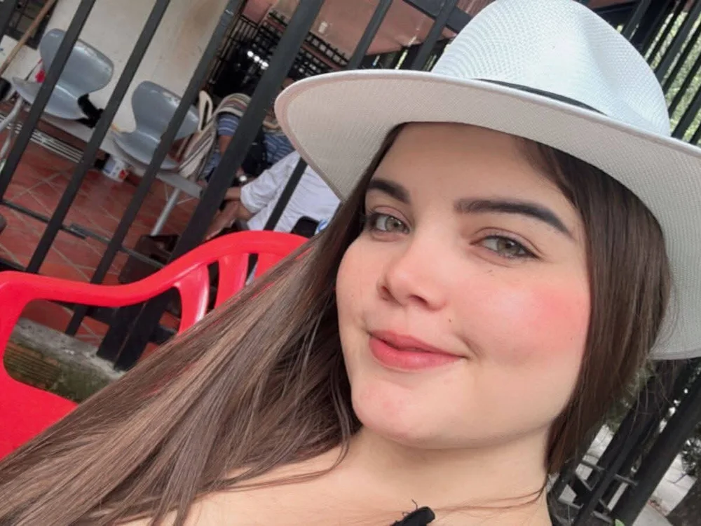 CATHALINA_ROJAS' Offline XXX Chat