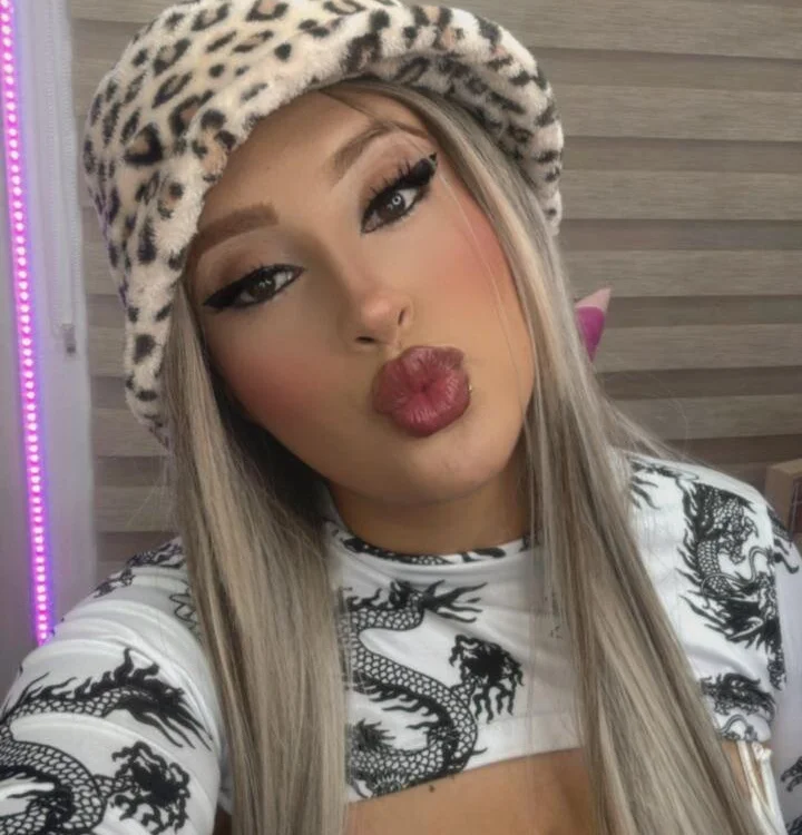 Missvlisa2's Offline XXX Chat