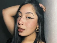 jhennis2 live cam model