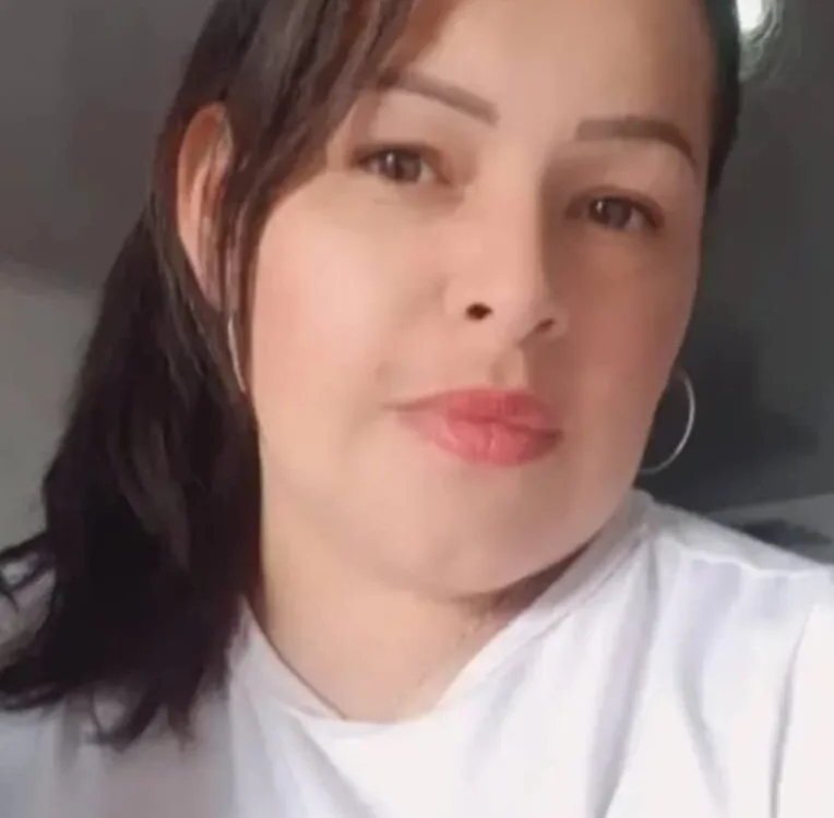 alessia_83's Offline Chat Room
