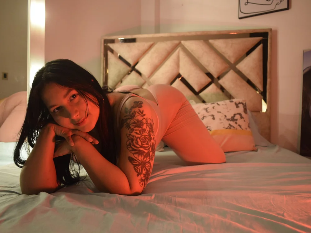 SOFIAA_CLARK Offline XXX-Chat