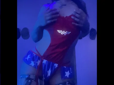 MeganHoott Female Mobile Porn Cam