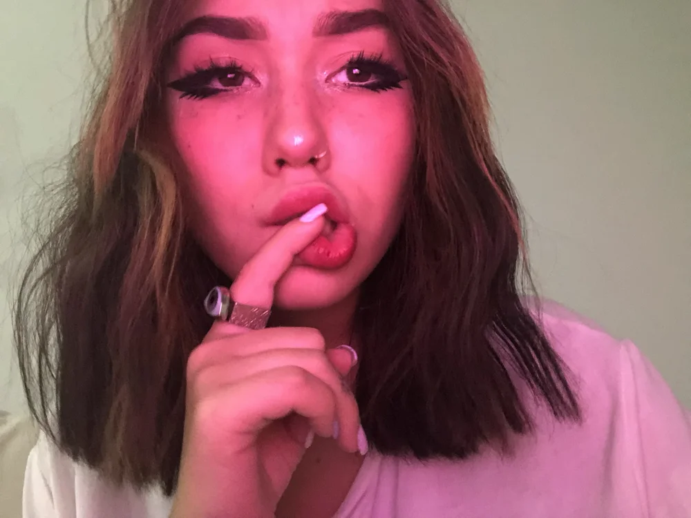TRIPPYGoddess' Offline Chat Room