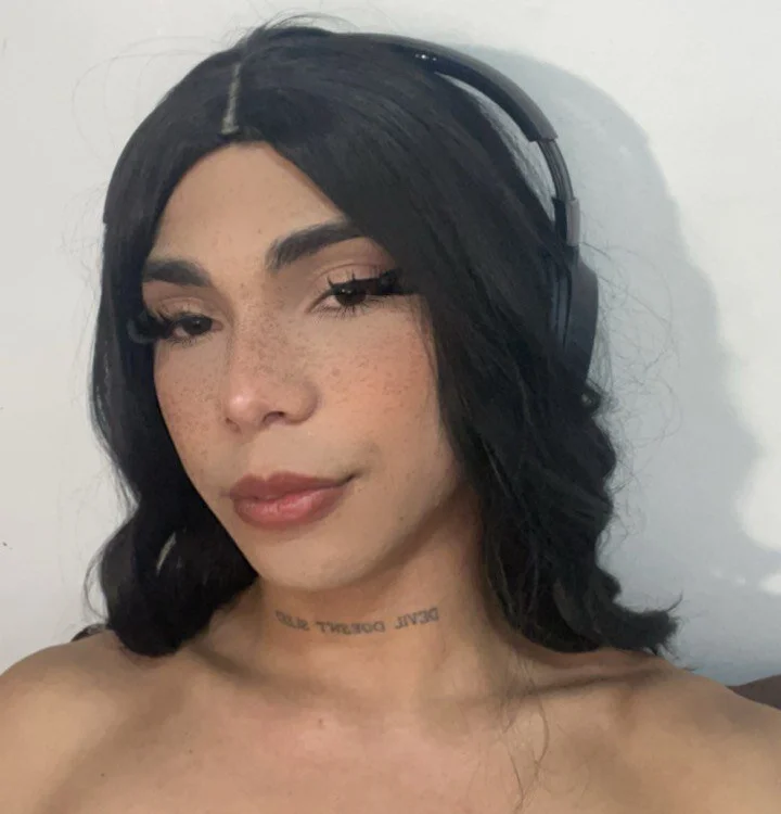 Offline XXX chat modela nahomi_bunny