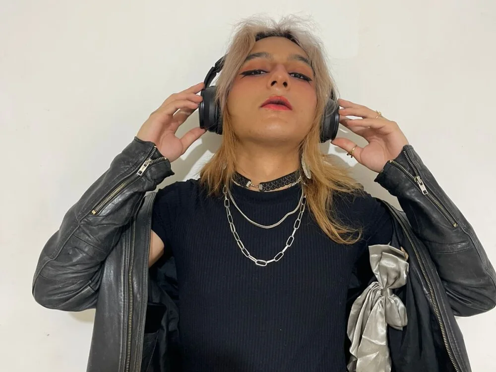 MilkWhore1 Adlı Modelin Çevrimdışı XXX Sohbeti