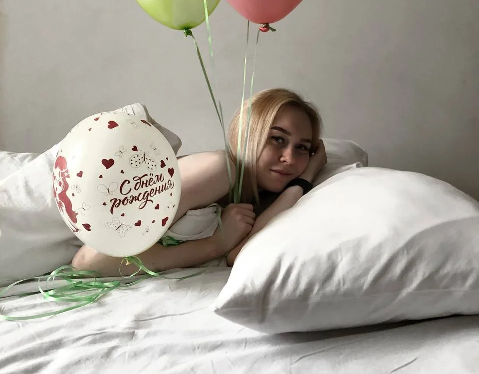ella_emy's Offline Chat Room
