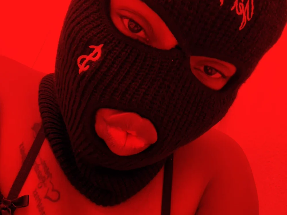 GirlMask99530's Offline Chat Room
