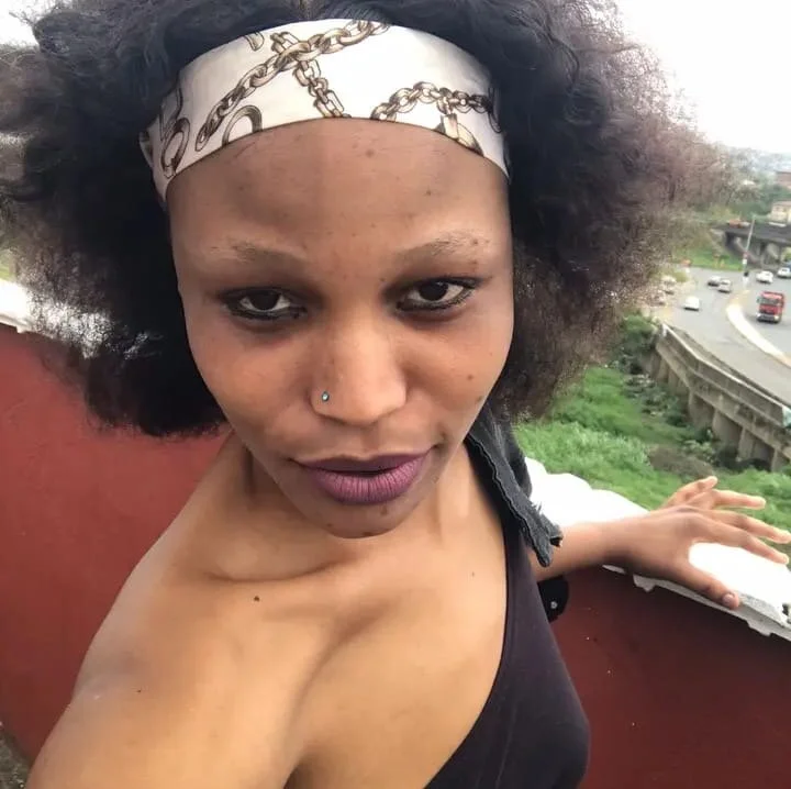 Chatroom XXX hors ligne de SexySlimMelanin