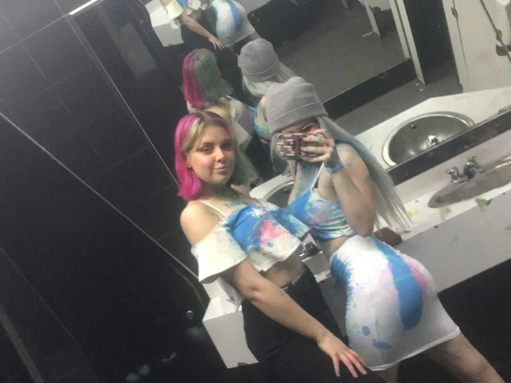 Suckhme's Offline Chat Room