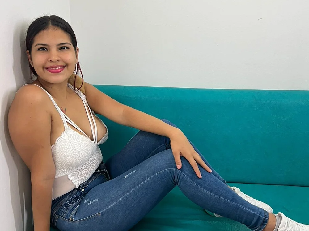 VictoriaSolisx's Offline Chat Room