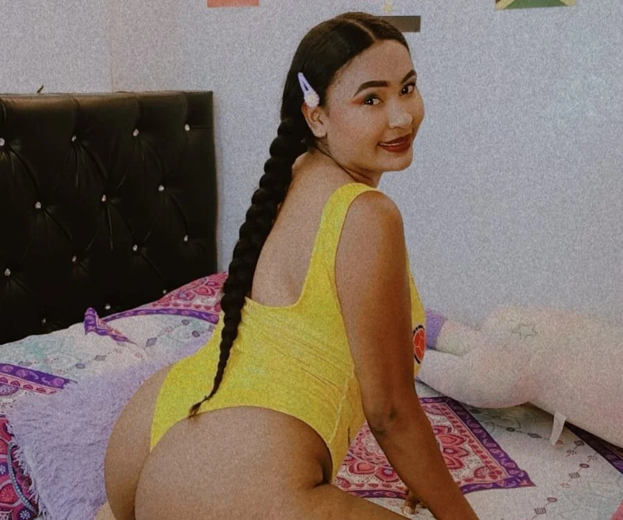 brigitte-26 Adlı Modelin Çevrimdışı Sohbet Odası