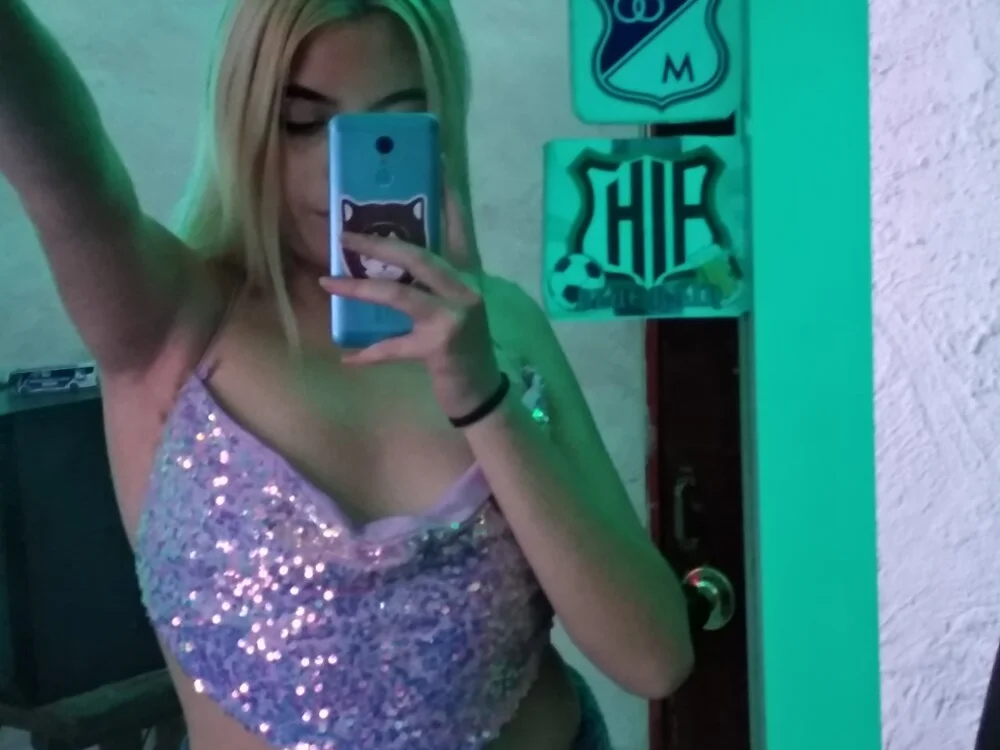 chloeey777_ Offline XXX Chat