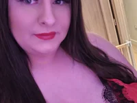 Модель Curvaceouscarla