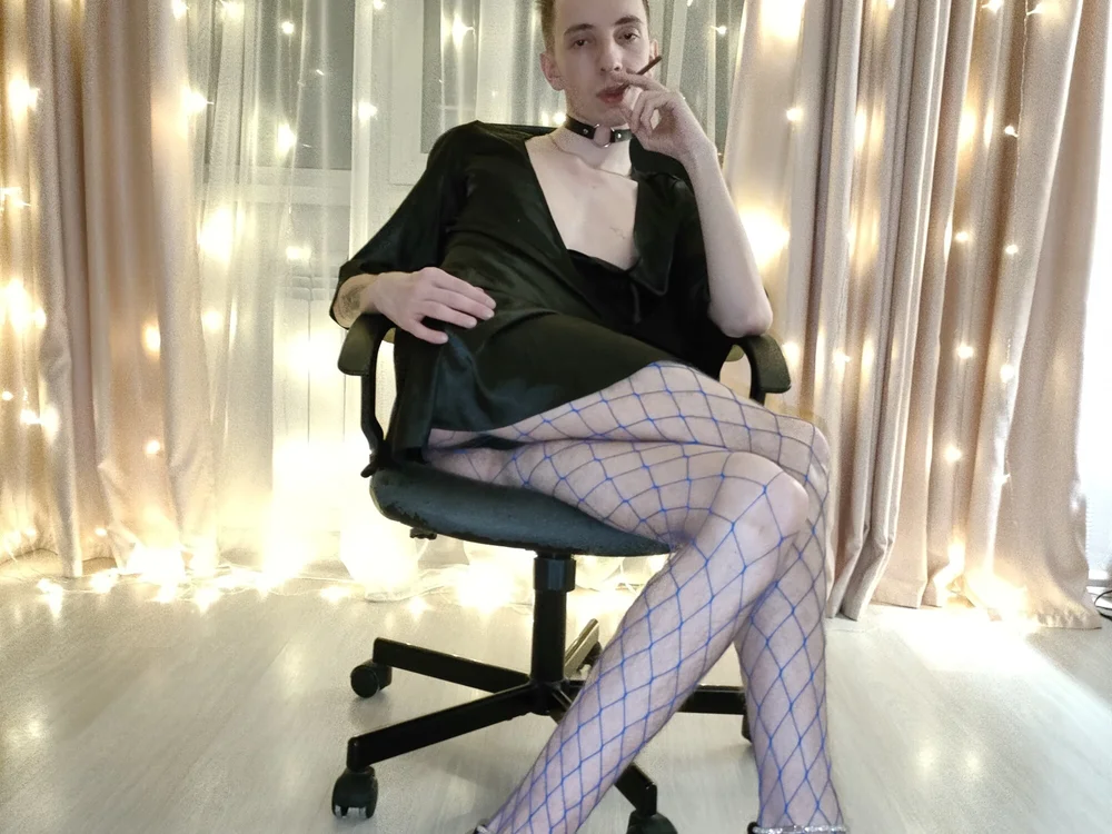 ALittleGay's Offline Chat Room