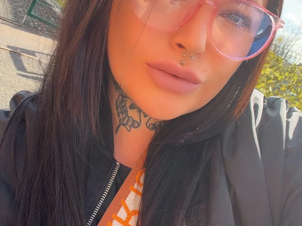 Amydowe_ Offline XXX Chat