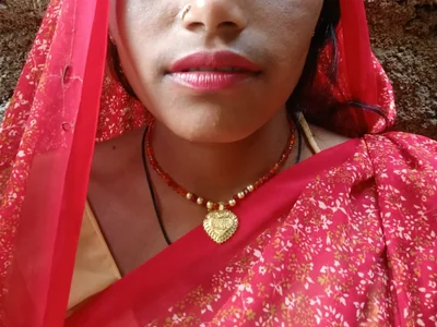 Janki_tyagi Female Mobileyoung Strip Cam