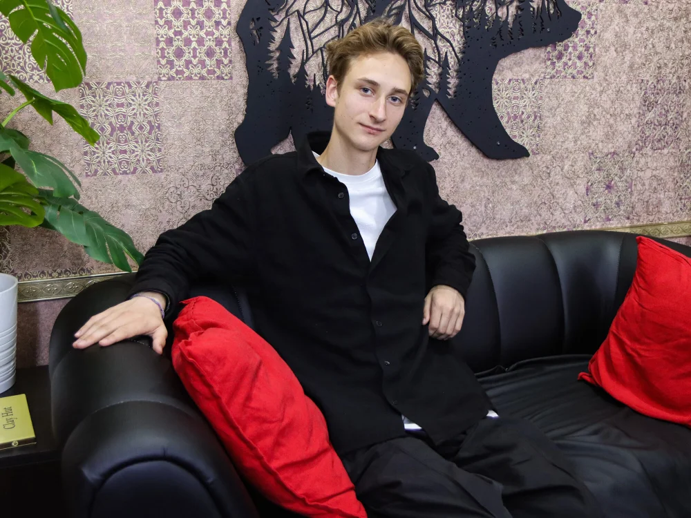 GabrielMiller's Offline Chat Room
