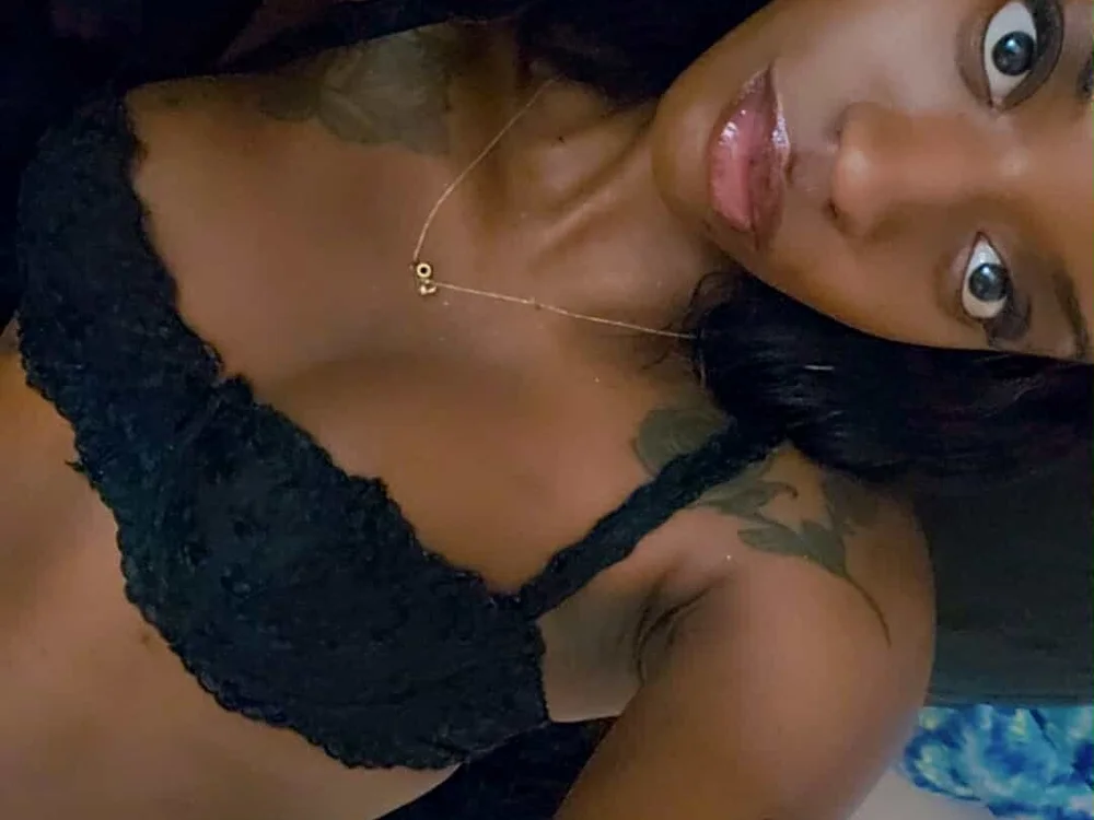 Vanessa0wnesHim's Offline XXX Chat