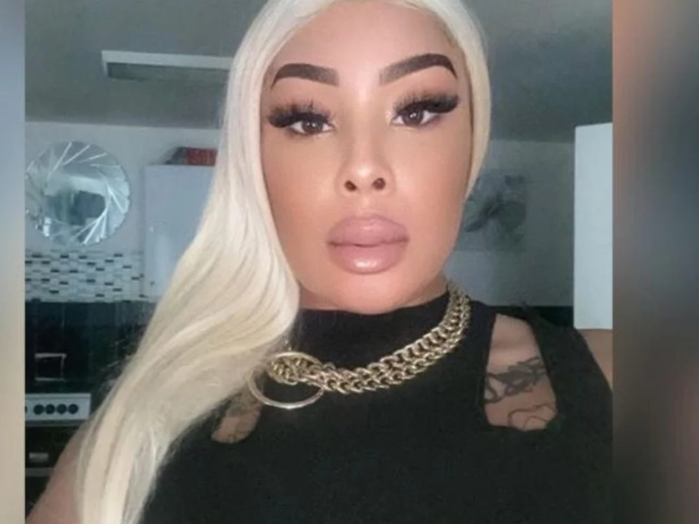 Tia_Diamonds' Offline XXX Chat