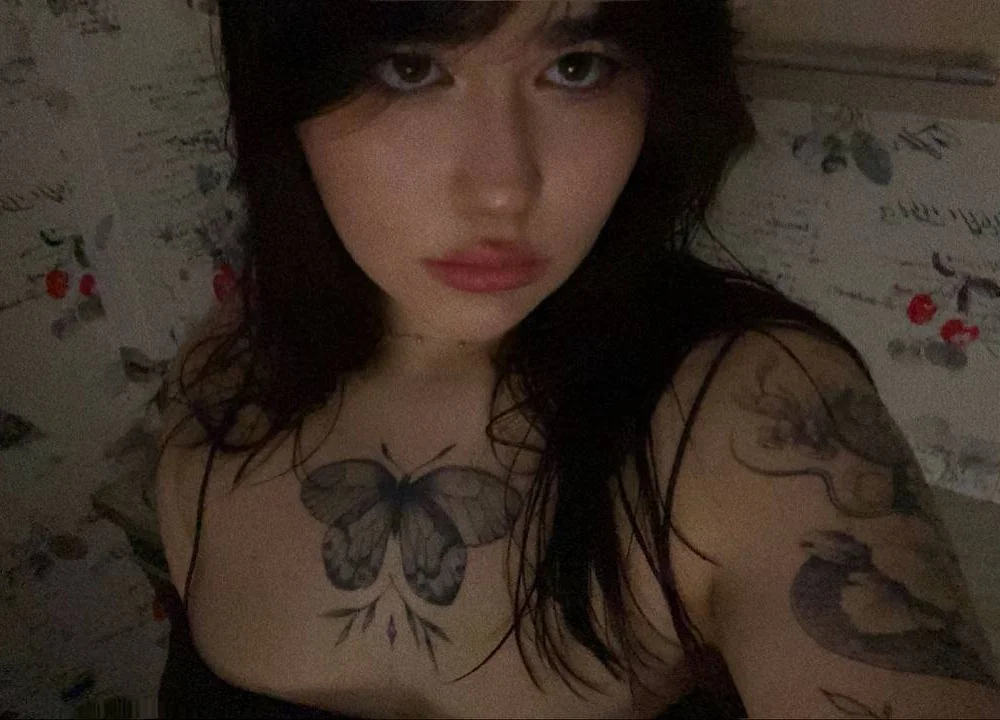 LisaJolly's Offline Chat Room
