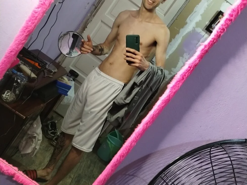 rodri8934 Adlı Modelin Çevrimdışı XXX Sohbeti