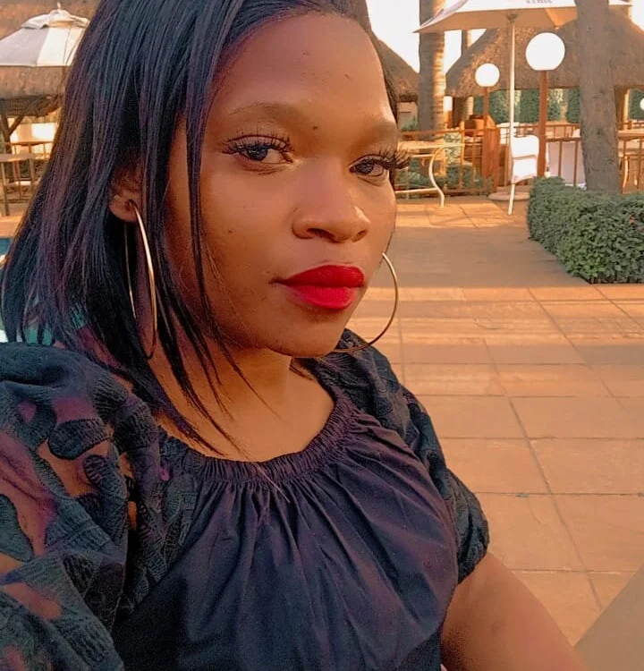 QUEENPEE23 offline chatrum