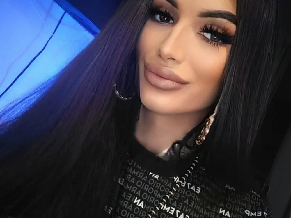 FuckingMeliCris's most recent online preview