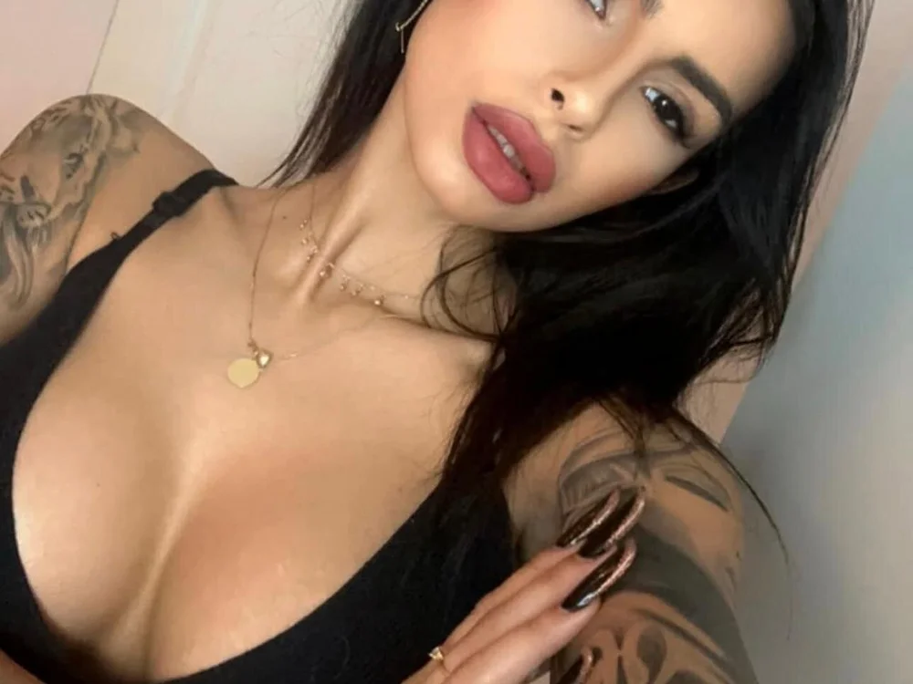 MiaBangz offline chatrum