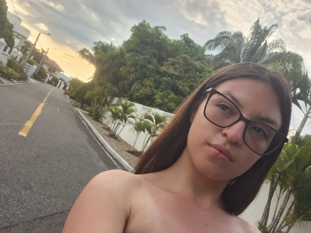 Ela_pink1 offline chatrum