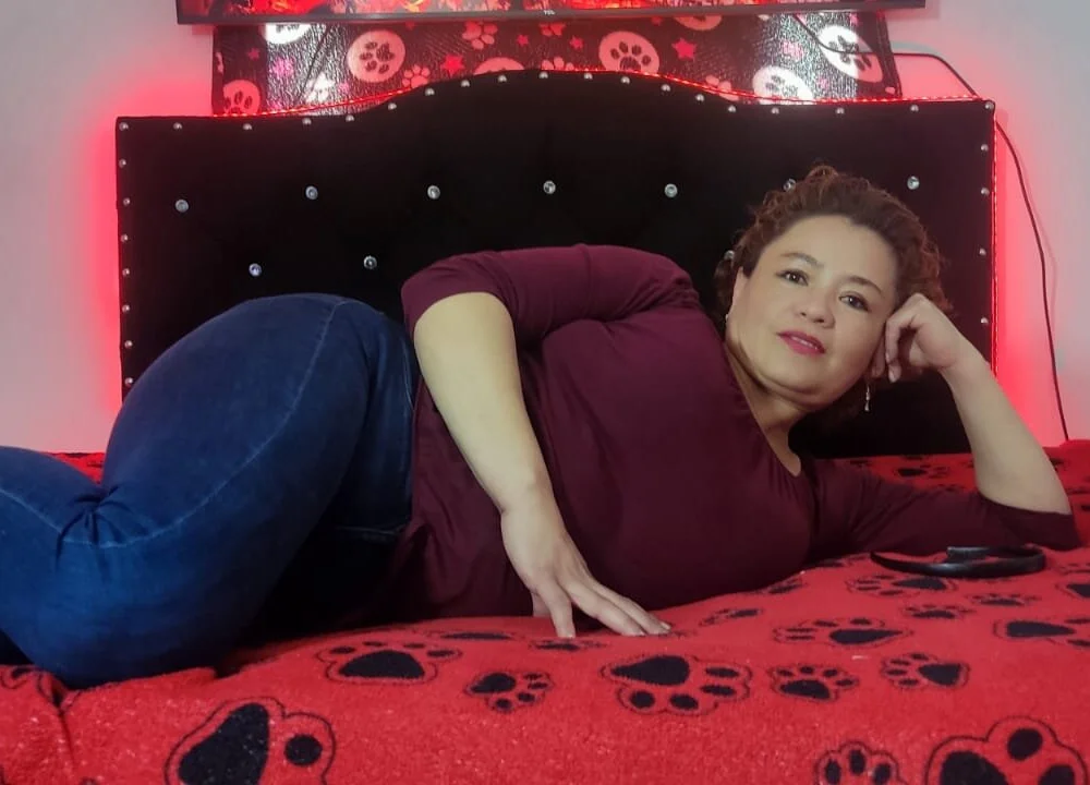casandra23's Offline Chat Room