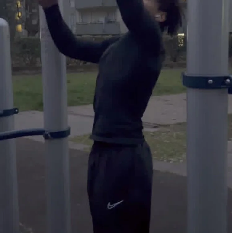 wingopiko Adlı Modelin Çevrimdışı XXX Sohbeti