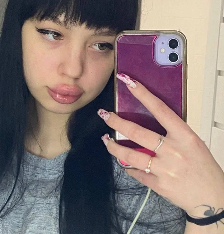 MariaDanj_'s Offline Chat Room