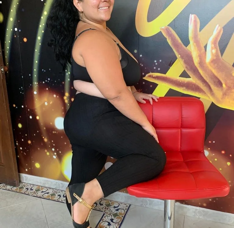 white_bbw's Offline Chat Room
