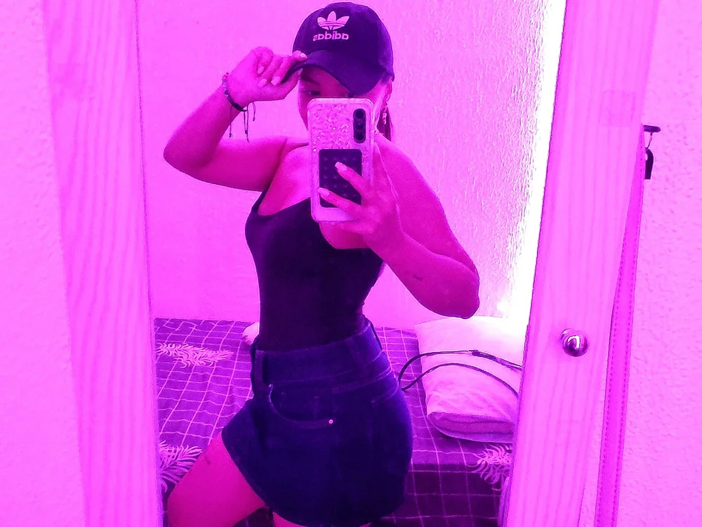 Fernanda4991's Offline Chat Room