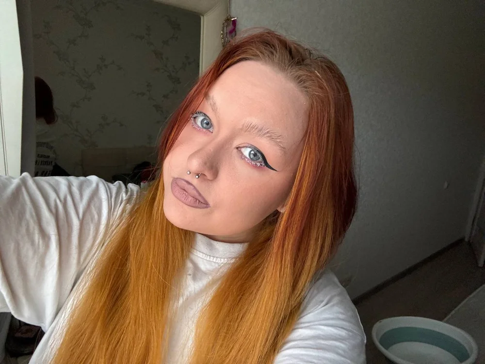 CassandraRedd's Offline Chat Room