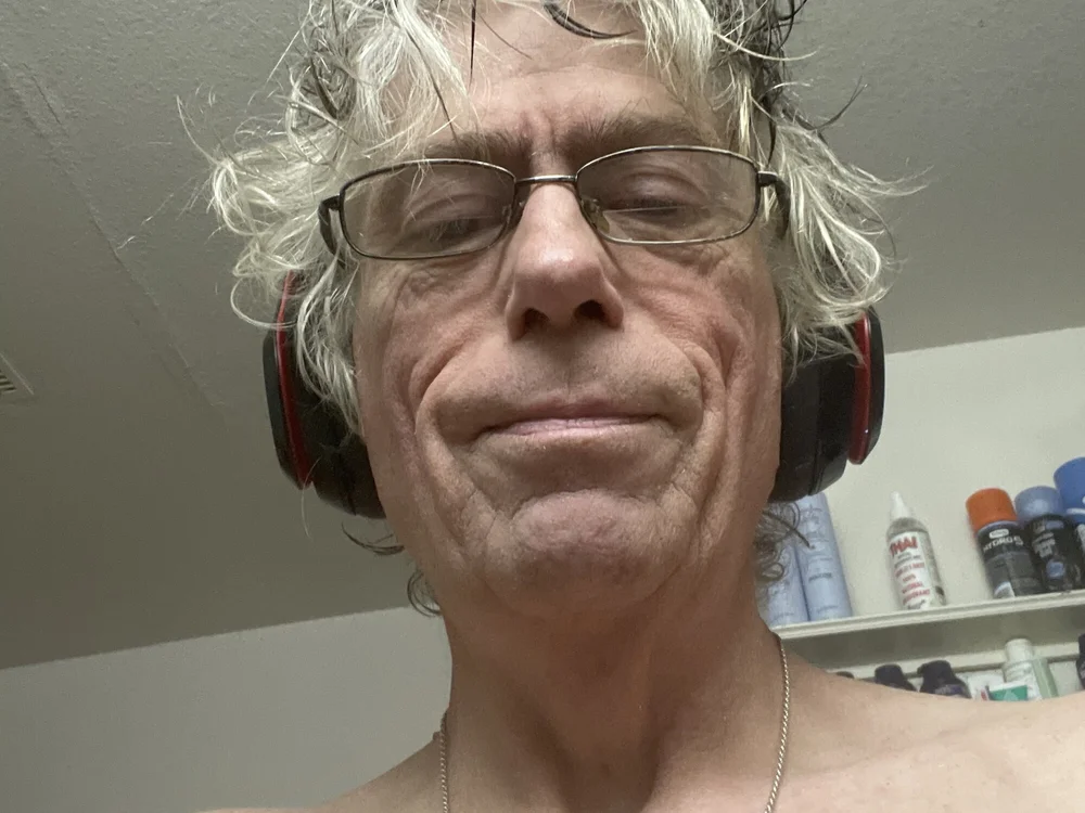 LowkeyTypist's Offline Chat Room