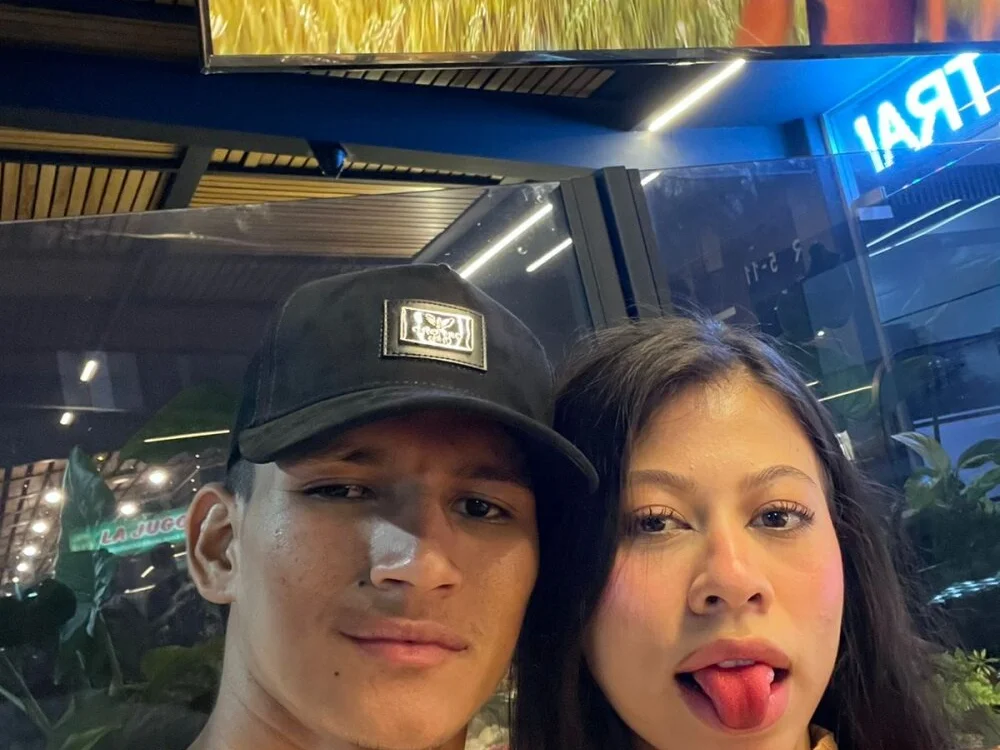 Sophi_and_Jack Adlı Modelin Çevrimdışı XXX Sohbeti