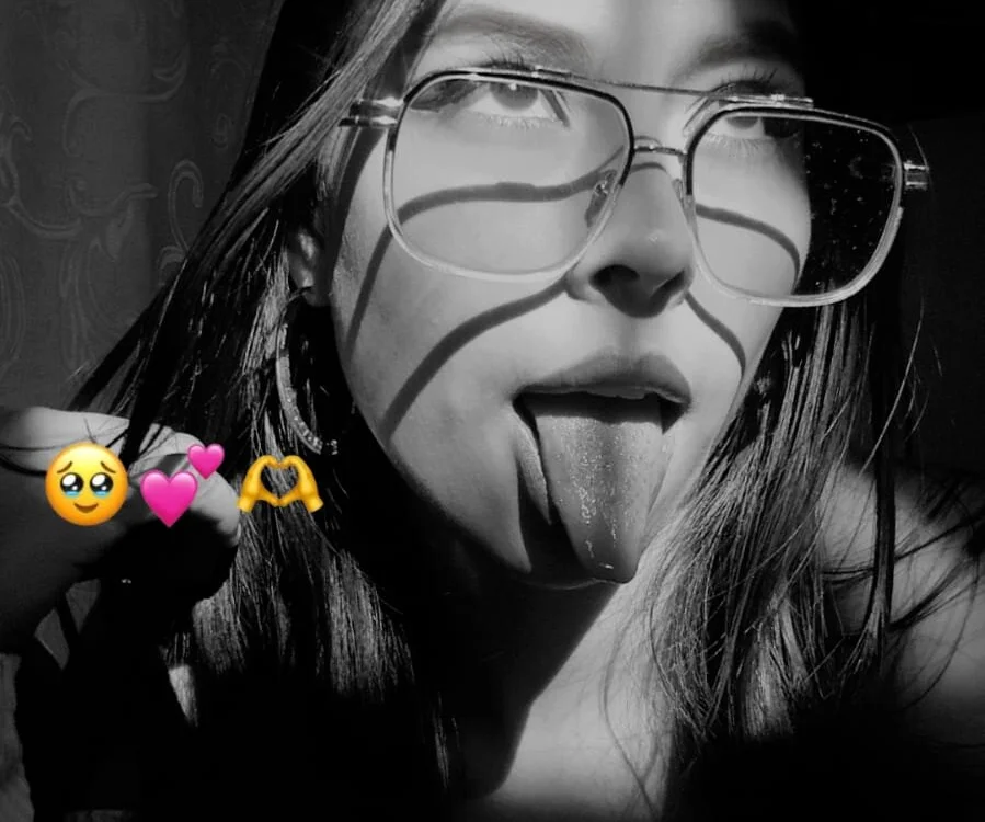 Aisha_2715's Offline XXX Chat