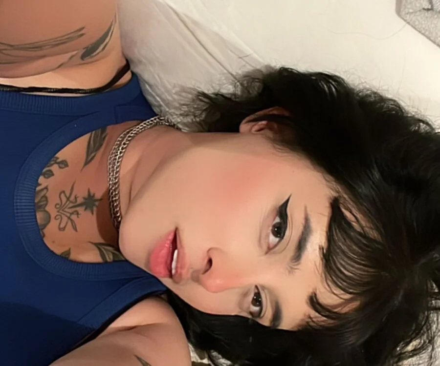 alice_darkk's Offline Chat Room