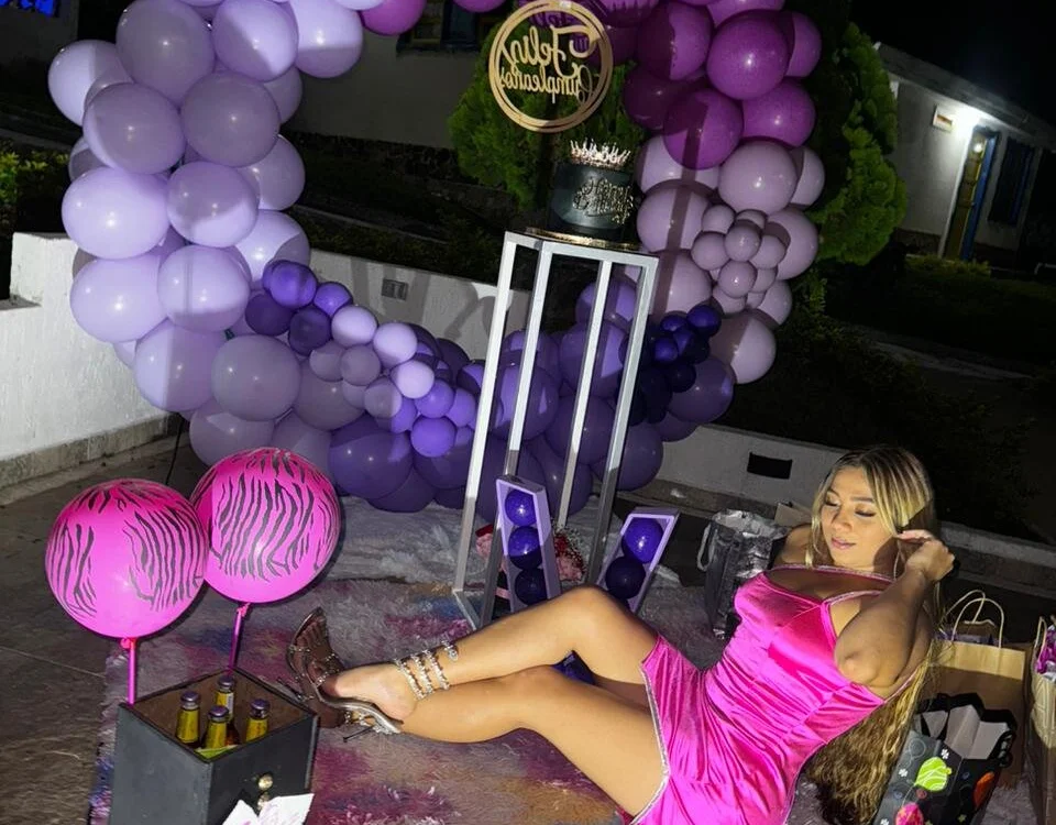 BarbieJoness' Offline Chat Room