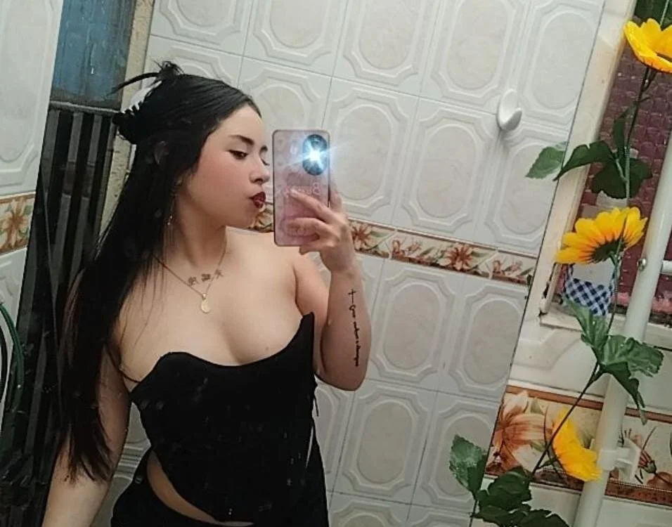 Camila_cute20のオフラインXXXチャット