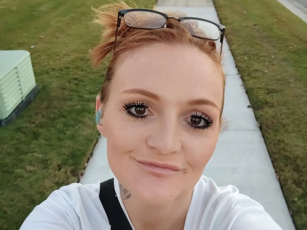 RedHotJess87's Offline Chat Room