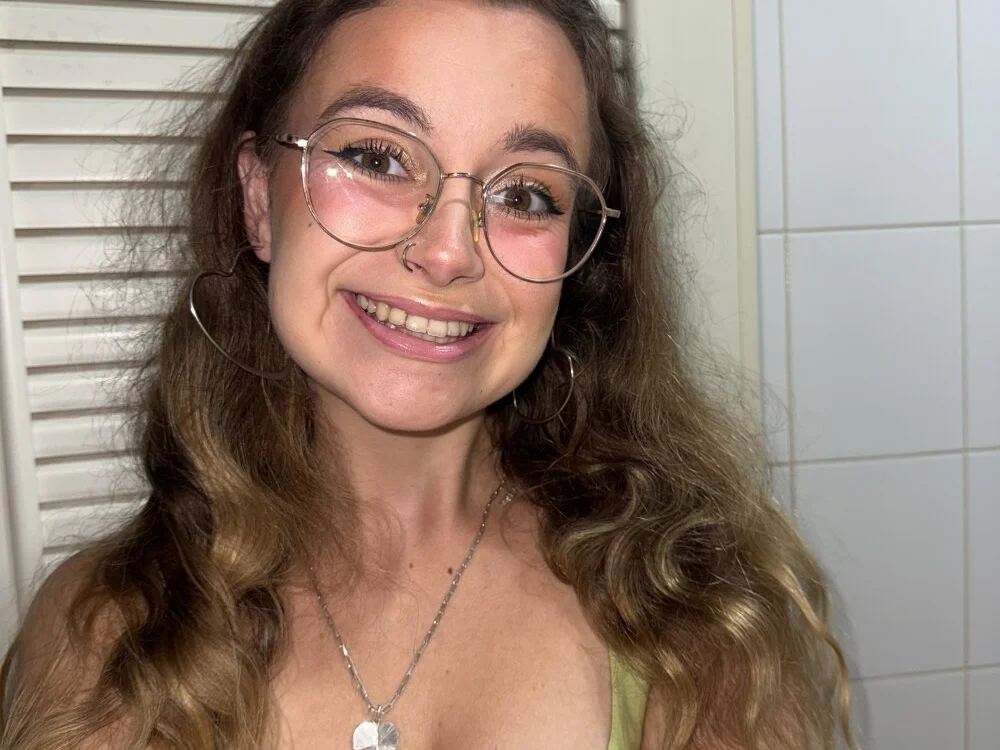 lolatheangel Offline XXX-Chat