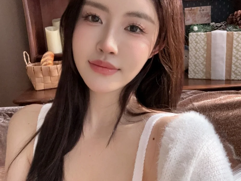 Summerbaby-001 Adlı Modelin Çevrimdışı XXX Sohbeti