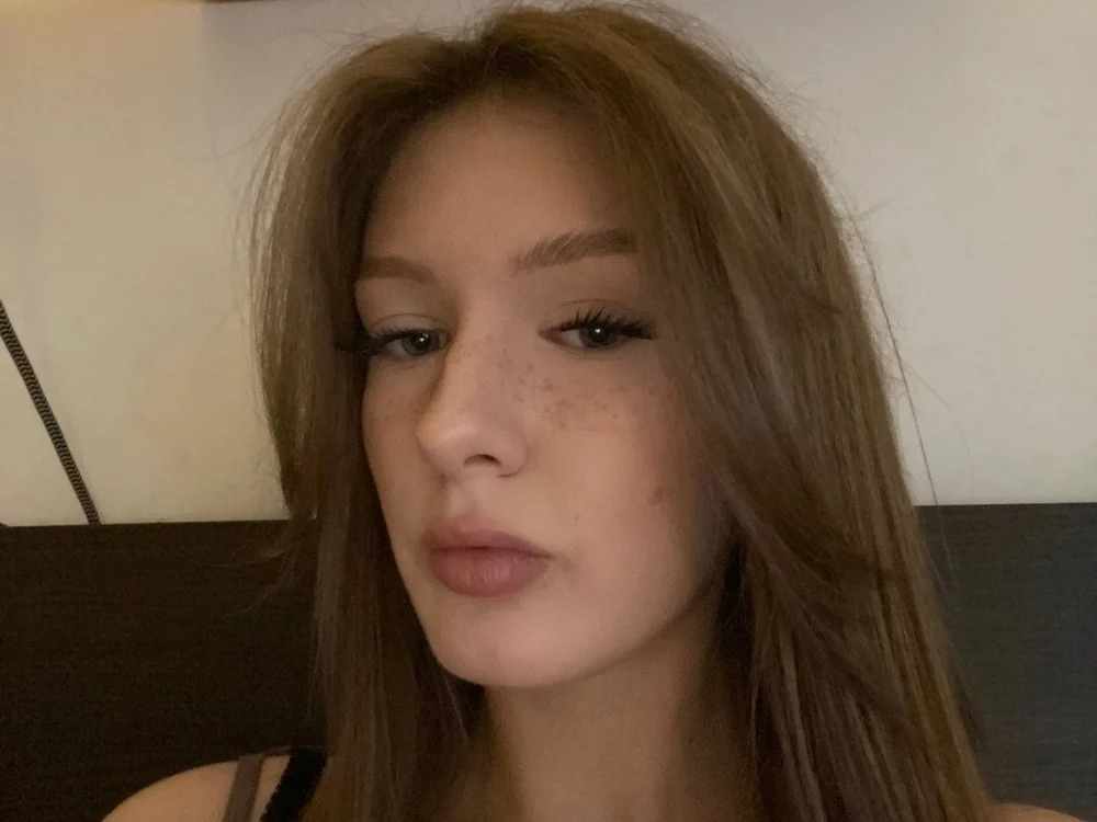 LeyaMoreauu's Offline Chat Room